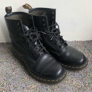 Black Dr Martens 1460